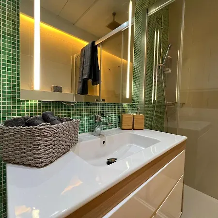 Modern & Cozy Flat In Center Διαμέρισμα *